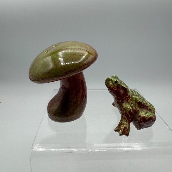 Vintage Ceramic Mushroom & Frog Salt And Pepper Shaker Set Green Brown - Picture 3 of 4